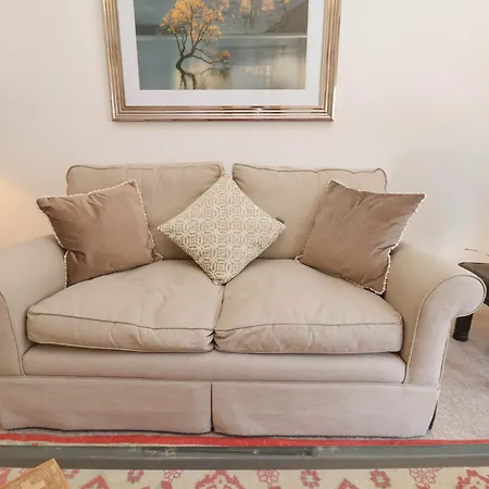 Flat 1 Lägenhet *