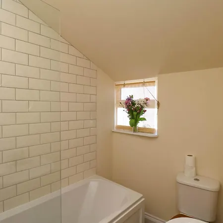 Flat 1 *