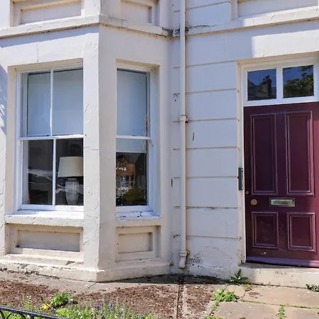 Flat 1 * Scarborough